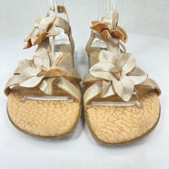 B.O.C. Womens Gold Leather Floral Sandals Adjustable Ankle Strap - Picture 3 of 9